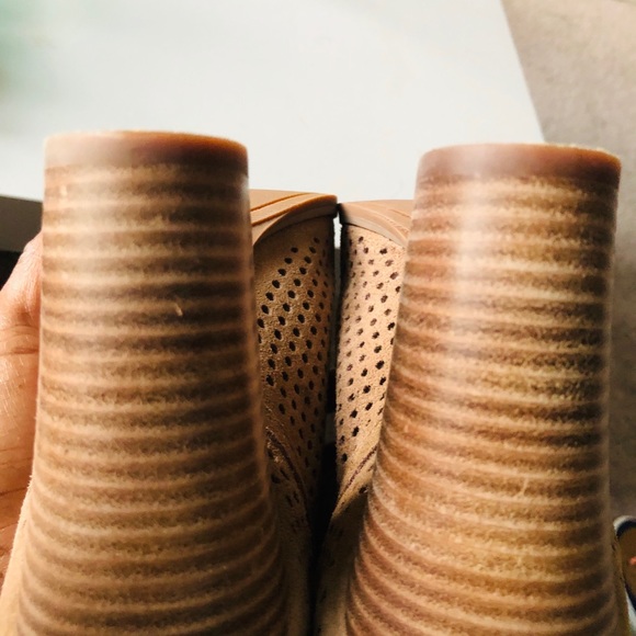Tan Lucky Brand Heels - Picture 10 of 10